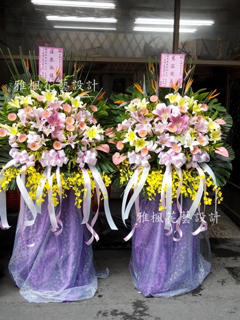 親家門風喪事致意羅馬花柱公祭花禮0920-768477雅楓花藝台中花店