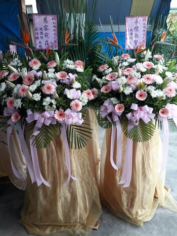 南投羅馬花柱外送殯儀館追思公祭場合0935-768477雅楓花店