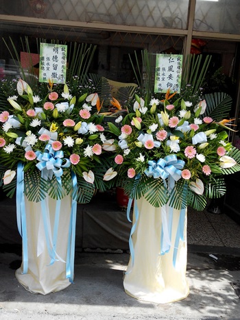 追思會公祭羅馬花柱台中殯儀館附近花店0935-768477雅楓花店