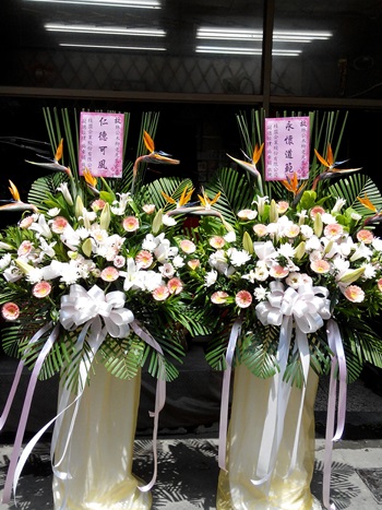 追思弔慰羅馬花柱_斗六花店送殯儀館花柱