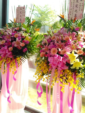浪漫婚約羅馬花柱台中花店外送服務0920-768477雅楓花店專人專車安排送達