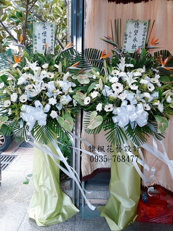 淡綠白藝術花籃二座(一對)員林花店專車送達草屯_鹿港_斗六_烏日花店追思花籃