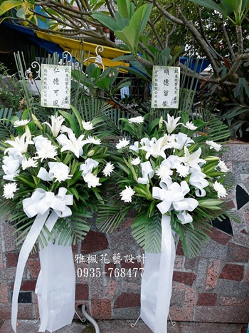 白色追思!!白綠色系藝術花籃永靖花店專車送達田中_西螺_埔里_龍井花店喪事花籃