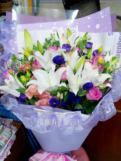 花意~盎然_2020年玫瑰百合花束員林雅楓花藝設計