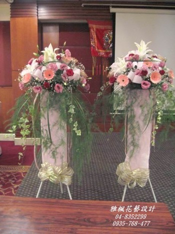 四面藝術花籃_展覽演出花籃_喜慶訂婚結婚_婚禮佈置走道花柱