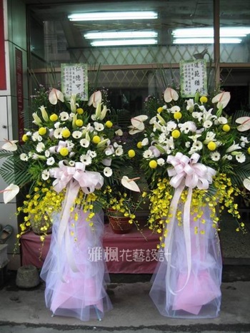3種規格高架花籃_彰化縣芬園鄉花店送追思弔慰花籃到公祭場合雅楓花店2023年(27周年慶)1996年創立，產品持續熱銷中