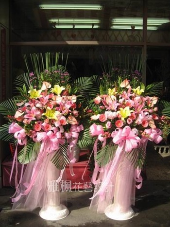 追思花柱員林花店送喪家服務_雅楓花藝送社頭殯儀館花柱