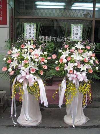 弔唁花柱送虎尾殯儀館推薦斗六花店0920768477雅楓花藝