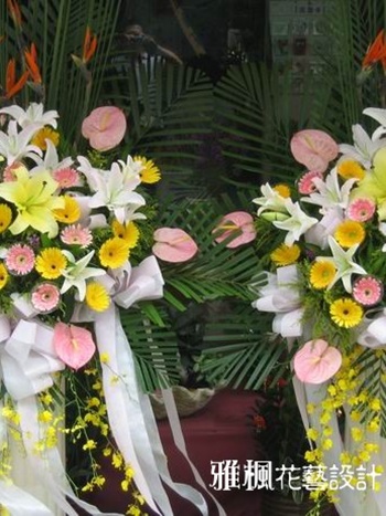 羅馬花柱追思場合擺飾，員林花店送殯儀館公祭鮮花花柱