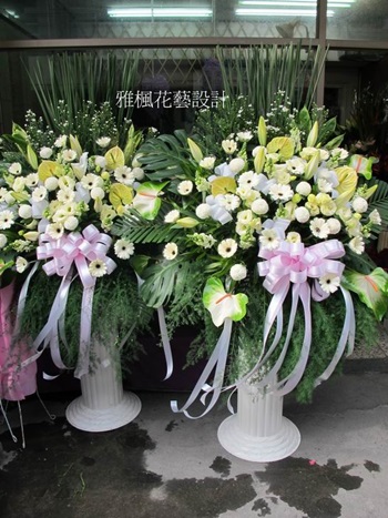 白綠色系大型羅馬花柱_追思弔慰喪禮花柱推薦935768477彰化縣花店