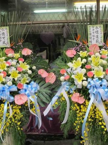 大型羅馬花柱(追思弔慰)_員林雅楓花藝設計花店送花柱到公祭場合