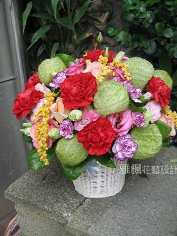 小型可愛四面桌花彰化花店0920-768477雅楓花藝設計