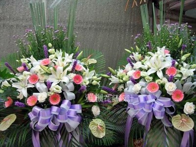 素雅輕柔藝術花籃，彰化市花店喪事花籃外送服務