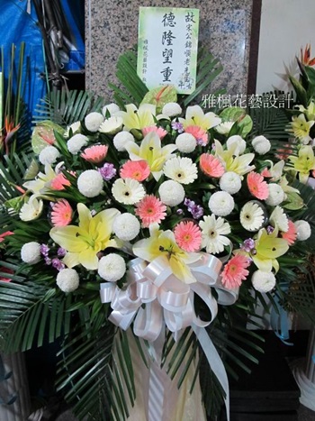 台中殯儀館白色的祝福鮮花花柱外送服務0935768477台中花店