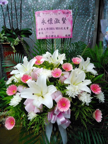 東海殯儀館追思花籃四對以上提供外送_フレッシュでエレガントな風合い清新高雅質感!!藝術花籃員林花店追思花籃_雅楓花藝喪禮花籃