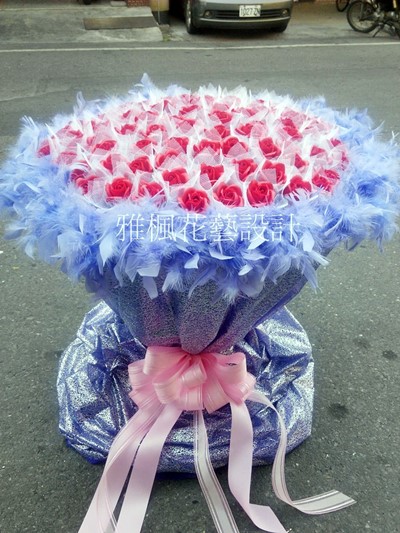 百分百的愛戀你_100朵特大花束雅楓花藝彰化花店代送0920768477