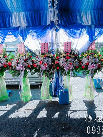 三對以上提供外送&鹿港花店殯儀館附近花店_藝術花籃弔慰草屯花店