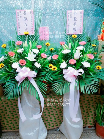 五對以上，一對1800元整(限同時間，同地點送達，可不同落款)​田中花店高架追思花籃