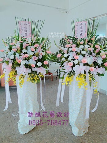 鹿港花店送花鮮花羅馬花柱追思公祭場合適用